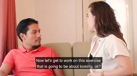 La psicologa no puede evitar tirarse encima del paciente: menudo culo tiene !!