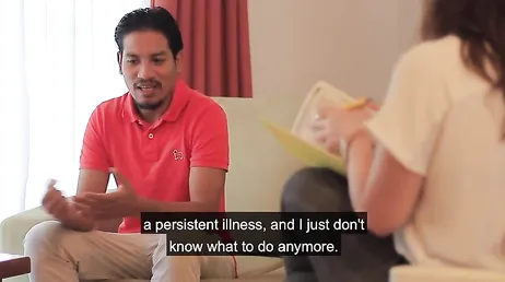 La psicologa no puede evitar tirarse encima del paciente: menudo culo tiene !!