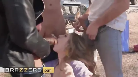 Haciendo realidad su fantasia de probar varias pollas de tios buenos a la vez