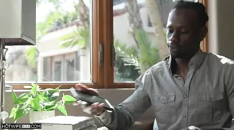 Milf infiel se tira encima de la polla del novio negro de su hija ... !!