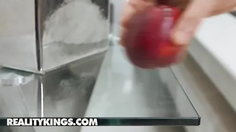 Min systers pojkvän stoppar handen innanför mina leggings... vad snyggt!