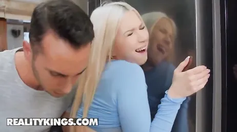 Min systers pojkvän stoppar handen innanför mina leggings... vad snyggt!