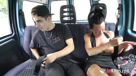 Den spanska modellen Aura Rodriguez uppfyller en students fantasi... och sin egen.