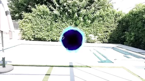 Hij overvalt zijn schoonzus en penetreert haar staand in de doggy-style positie.