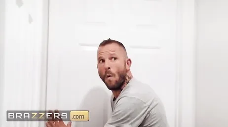 Jeetje man, je zus heeft echt een geweldige kont... je zegt dat ze geen vriendje meer heeft?