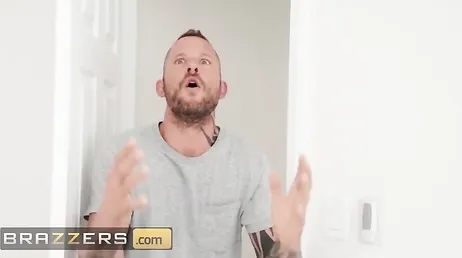 Jeetje man, je zus heeft echt een geweldige kont... je zegt dat ze geen vriendje meer heeft?