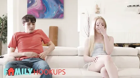 Voordat ik het wist, kuste ik mijn stiefbroer: wat ben ik toch zwak...!!