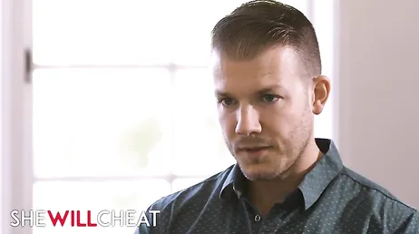 De psycholoog weet dat de mooie MILF-patiënte uiteindelijk haar benen zal spreiden...