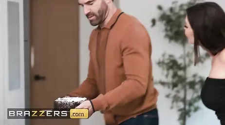 Sus novios las sorprenden comiéndose los coños y todo acaba en una orgia