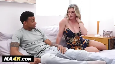 Menudas tetas mas gordas tiene la madre de mi novia: me vuelven loco