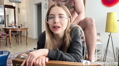 Anda, deja un poco de leer y ven a mamarme la polla ... qué lo estas deseando