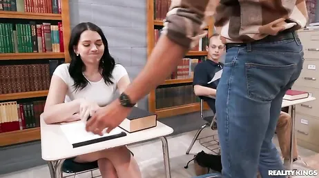 Algunas alumnas se trabajan los aprobados de una forma muy especial