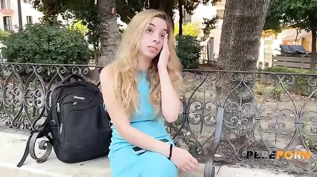 Irina Love parece inocente pero esconde una ninfómana pervetida en su interior