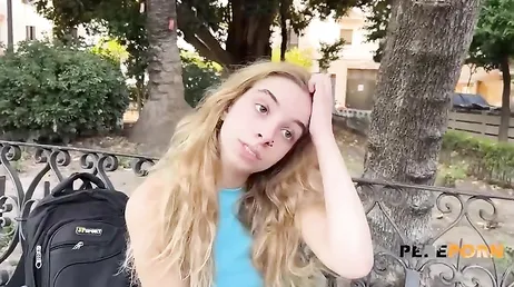 Irina Love parece inocente pero esconde una ninfómana pervetida en su interior