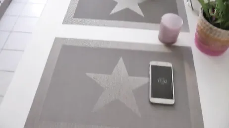 Nada como una buena paja con los pies si te la hace una rubia asi