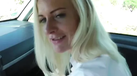 Van tan calientes que tienen que para follar en mitad de la autopista