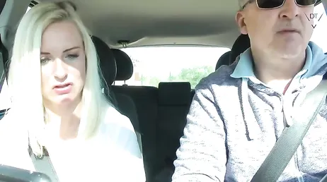 Van tan calientes que tienen que para follar en mitad de la autopista