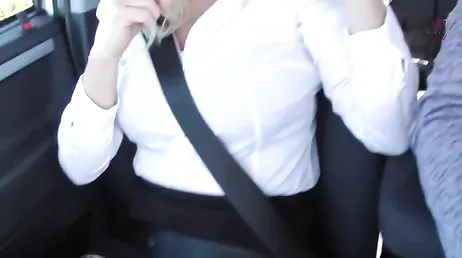 Van tan calientes que tienen que para follar en mitad de la autopista