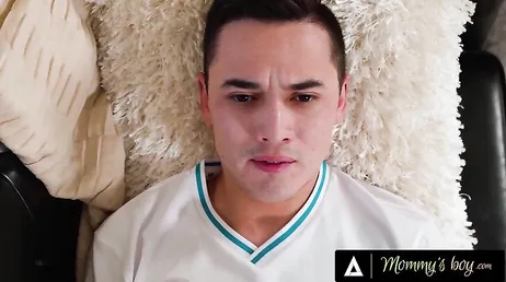 La madre de su novia está super guapa hoy con esas tetas y esas piernas