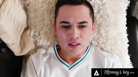 La madre de su novia está super guapa hoy con esas tetas y esas piernas