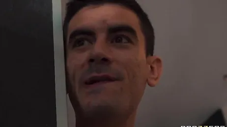 Veo a la madre de mi novia entrenar y no puedo dejar de mirar esas tetazas