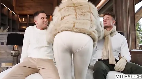 La madura Brandi Love se va de fin de semana con dos amigos de buena polla