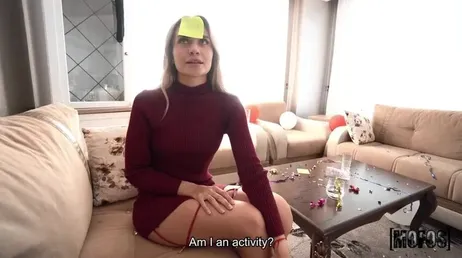 La fiesta termina con una increible follada hardcore con su compañera de piso