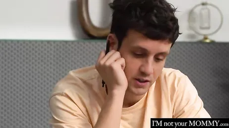 La profesora se abre de piernas para que el alumno le clave la polla