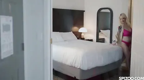 No podia imaginar que la madre de su novia fuera a estar tan sexy desnuda