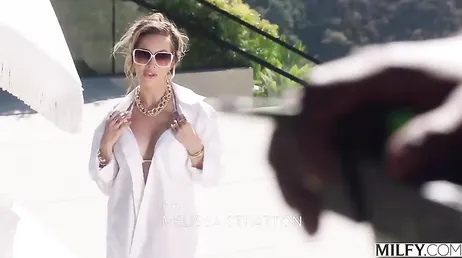 Esposa infiel haciendo realidad su fantasia de un trio con dos chicos negros