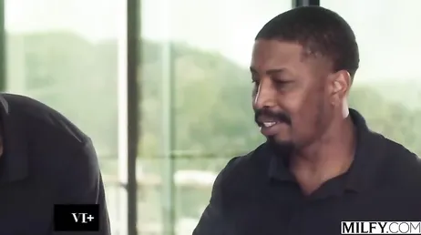 Esposa infiel haciendo realidad su fantasia de un trio con dos chicos negros