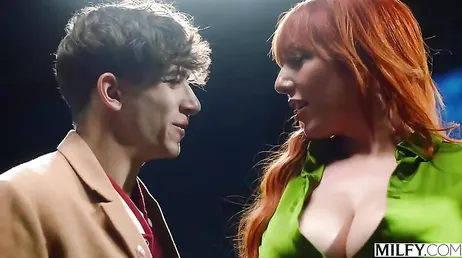 Se meten mano delante del acuario del zoo y acaban follando como locos