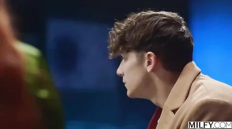 Se meten mano delante del acuario del zoo y acaban follando como locos