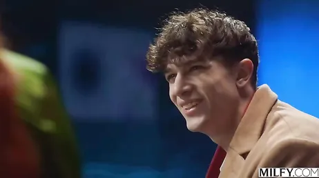 Se meten mano delante del acuario del zoo y acaban follando como locos