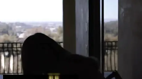 El padrastro le clava la polla hasta el fondo y ella se muere de placer