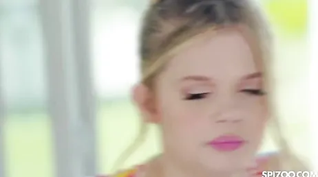 El atractivo vecino negro le da, por fin, toda su tranca negra