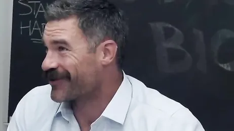 Las alumnas de la universidad de Brazzers van a clase sin sujetador ... !!