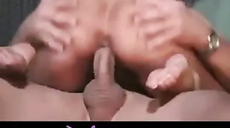 La cita romántica de esta madura acaba con la polla del chico en su boca