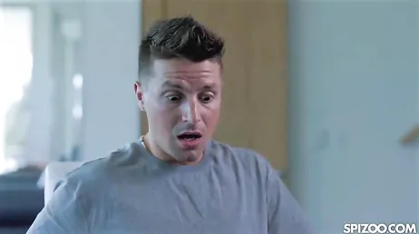 La hermana de su novia no parece llevar bragas: menudo culo que tiene ... !!