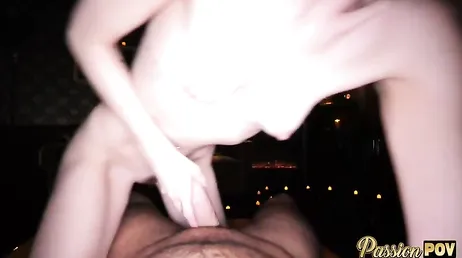 Maravillosa follada POV con la rubia delgada y caliente de Millie Morgan