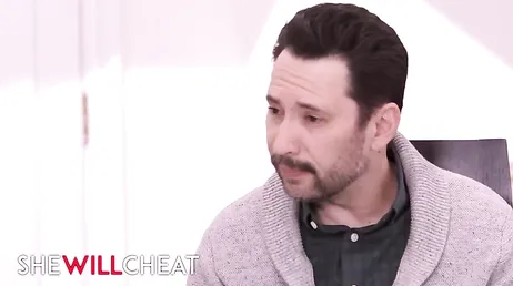 Esposa infiel seduce y se folla a uno de los mejores amigos de su marido