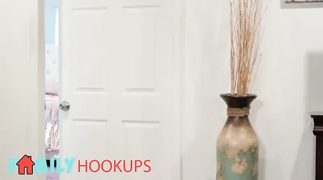 Sorprende a su cuñado haciéndose una paja mientras ella dormia la siesta