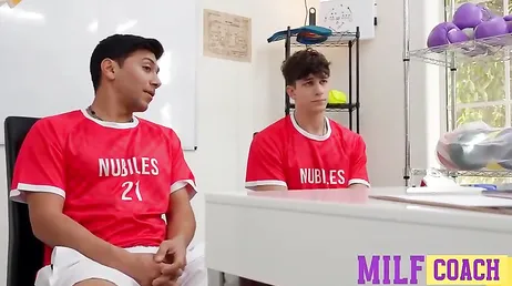 La esposa del entrenador se encarga de motivar a los jugadores a su manera