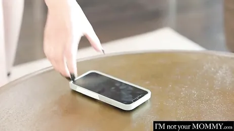 Su madrastra es una mamadora de polla increible: y tiene ganas de hacerlo !!