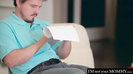 Su madrastra es una mamadora de polla increible: y tiene ganas de hacerlo !!