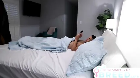 Se despierta de madrugada con ganas de follar: a una mujer asi hay que darle!