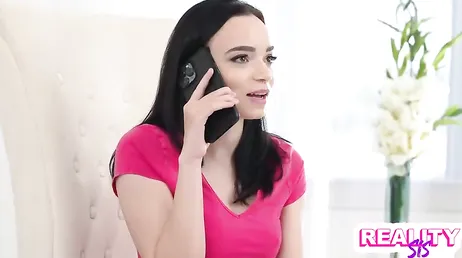 Las buenas amigas comparten las pollas grandes y esta chica lo hace ... !!