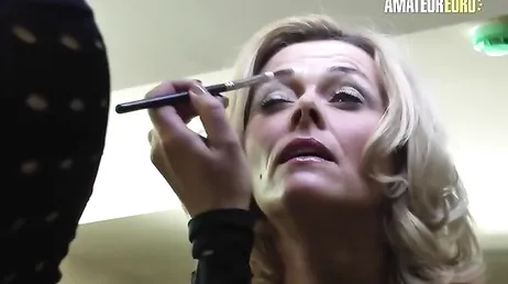 Ama de casa madura se queda sola en casa y se masturba como una cerda