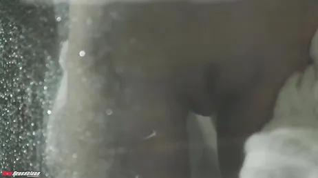 Hans undergivna flickvän älskar att bli dominerad och knullad oavbrutet.