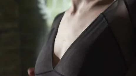 Hans undergivna flickvän älskar att bli dominerad och knullad oavbrutet.